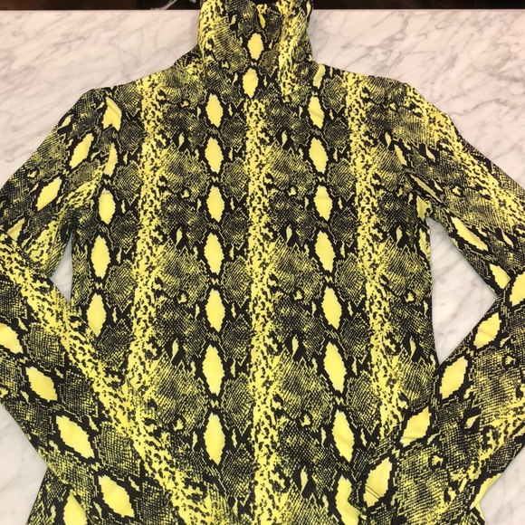 SHEIN Tops - SHEIN reptile turtleneck
